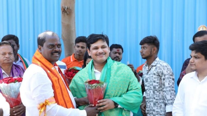 Andela Sriramulu Yadav Honors Doctors on 10th Day of Gadapa Gadapaku BJP Bharosha Yatra Celebrating Doctors’ Day