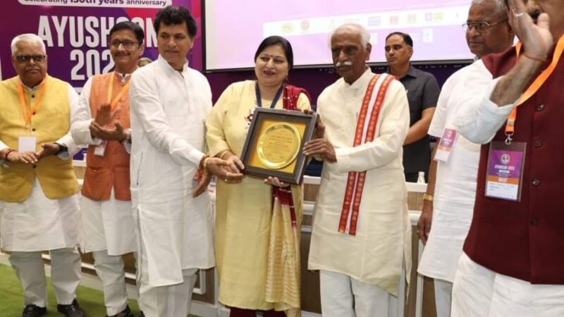 Immuno Life Pvt. Ltd. Director Mrs. Punam Gupta (Serial Entrepreneur cum Social Worker) got Ayushcon Excellence Awards from Hon’ble Haryana Governor Sh. Vandaru Datatrey