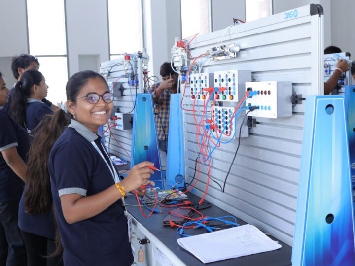 Women in Manufacturing: Breaking Barriers Through Skill Development