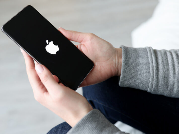 Apple Says ‘Reachability’ Feature Coming to iPhone Duo Later This Year